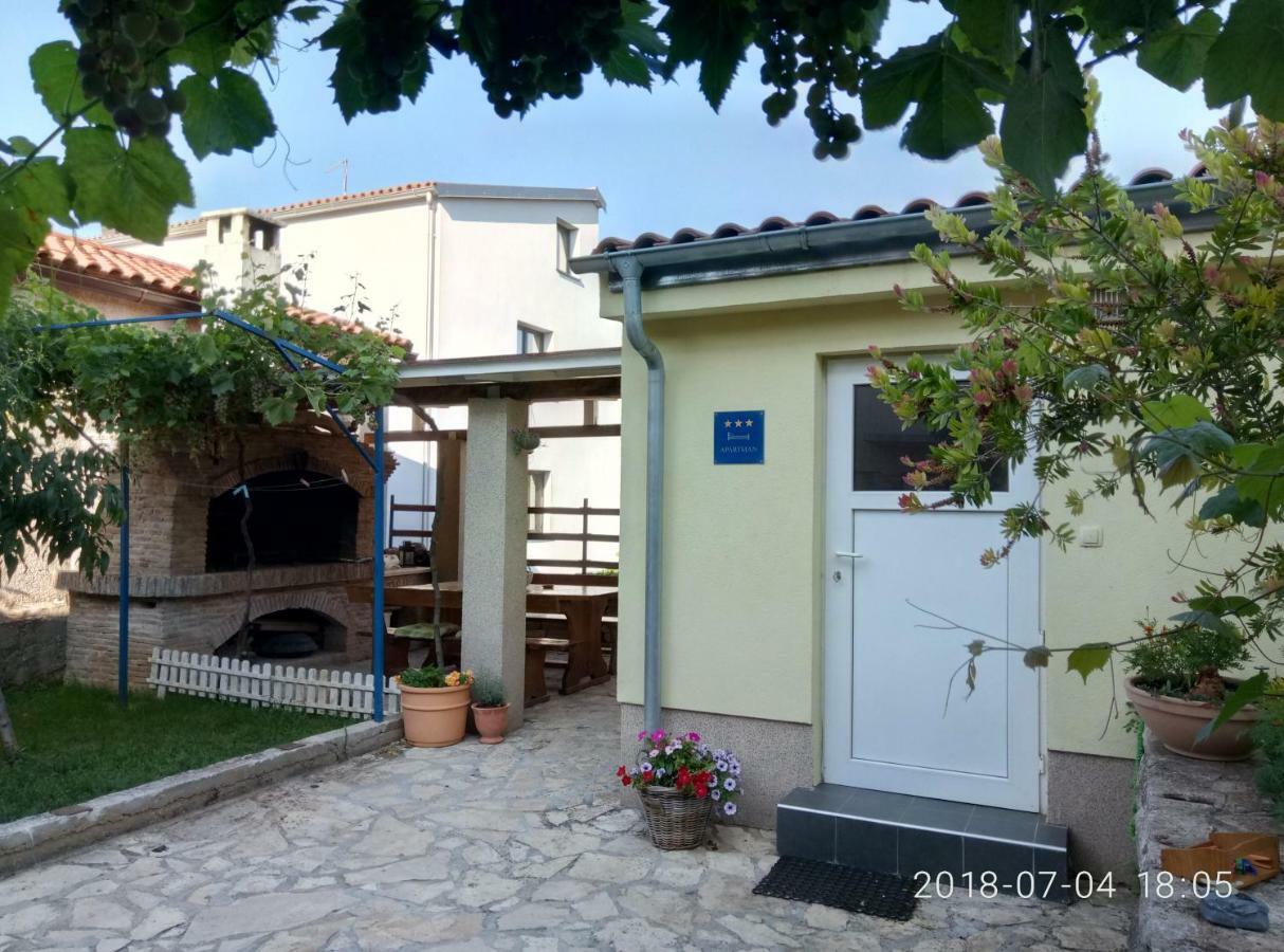 Apartman Vivian Pola Esterno foto